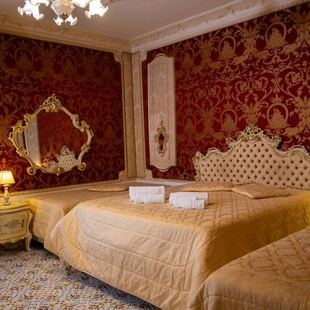 Grand Hotel La Sonrisa SantʼAntonio Abate Esterno foto A room at the hotel