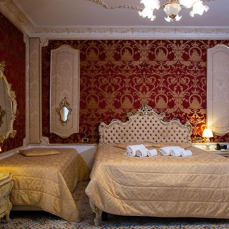 Grand Hotel La Sonrisa SantʼAntonio Abate Esterno foto A bedroom at the hotel