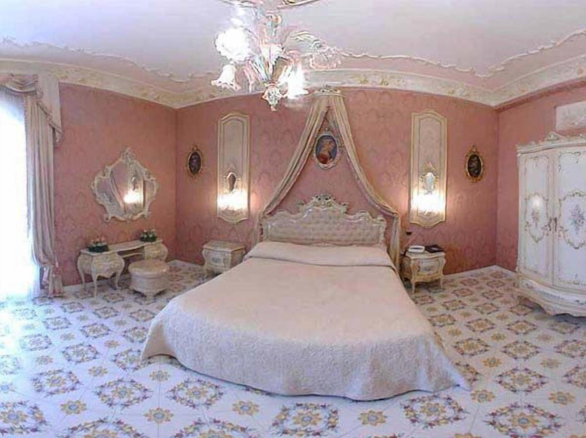 Grand Hotel La Sonrisa SantʼAntonio Abate Esterno foto A bedroom