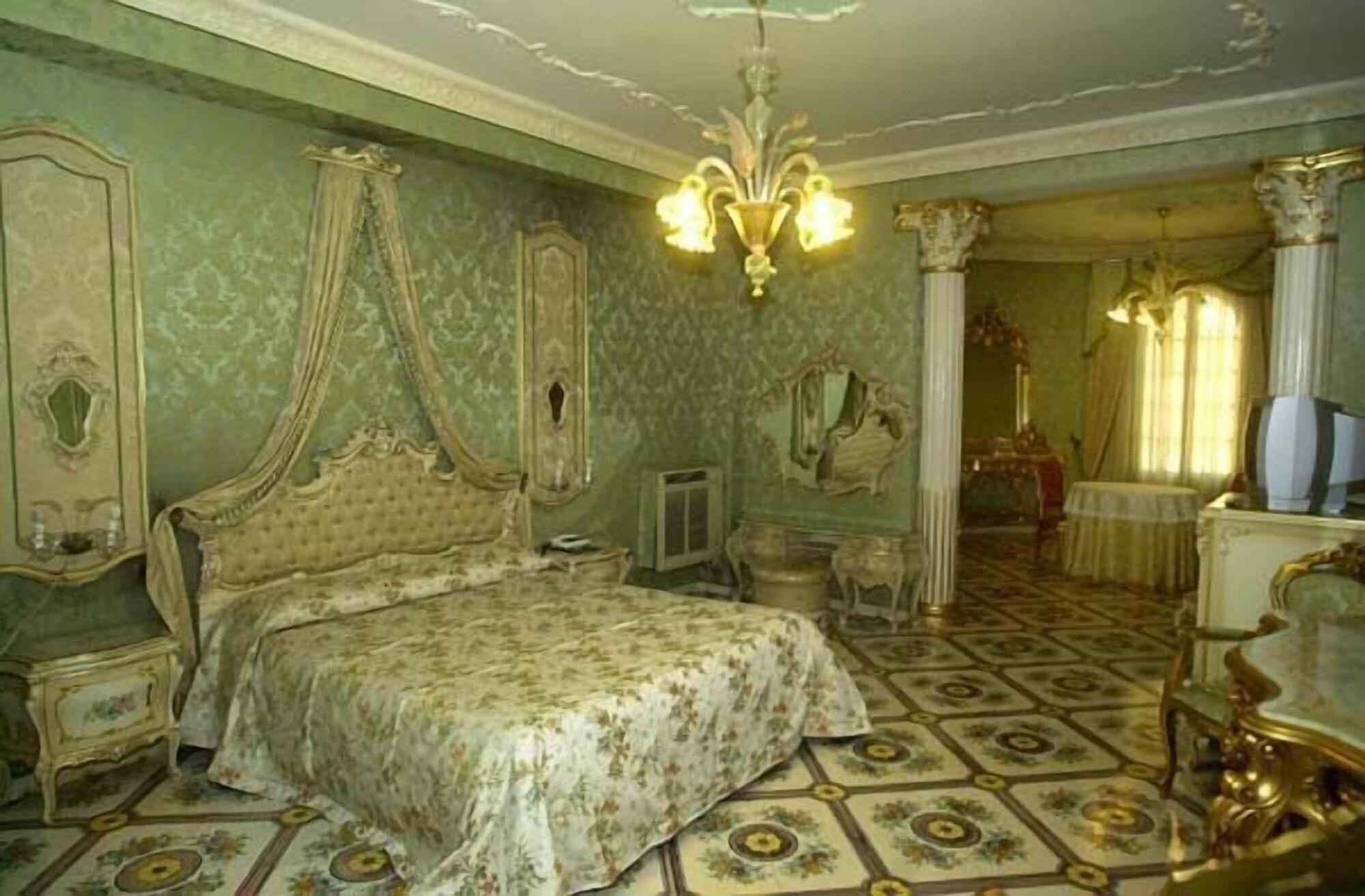 Grand Hotel La Sonrisa SantʼAntonio Abate Esterno foto A bedroom