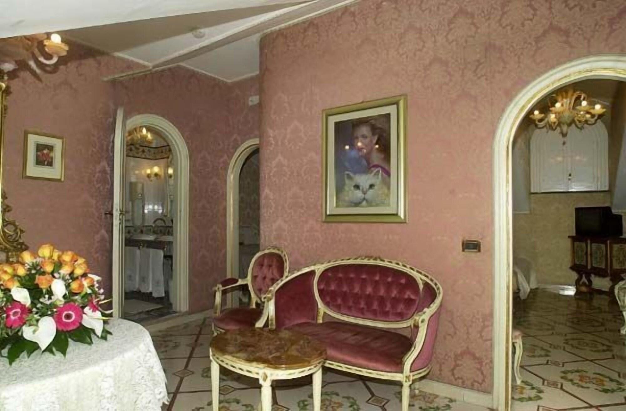 Grand Hotel La Sonrisa SantʼAntonio Abate Esterno foto A room in the hotel