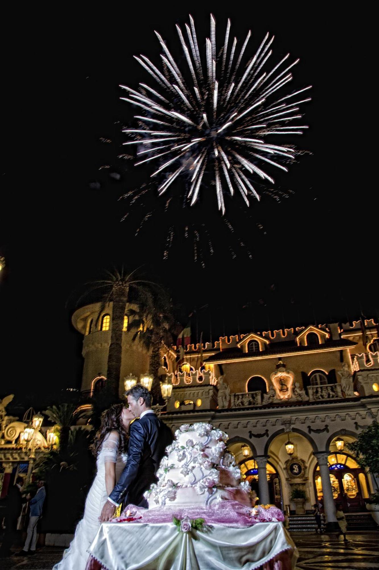 Grand Hotel La Sonrisa SantʼAntonio Abate Esterno foto Fireworks at the 2007 Fiesta