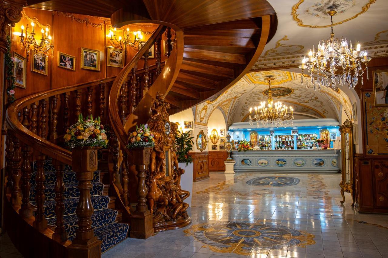 Grand Hotel La Sonrisa SantʼAntonio Abate Esterno foto The lobby of the hotel
