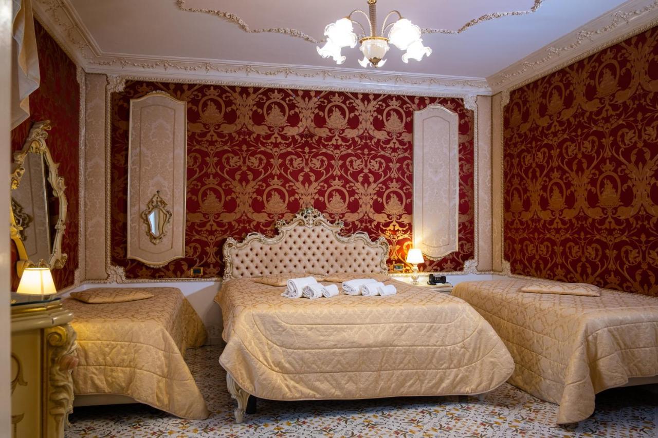 Grand Hotel La Sonrisa SantʼAntonio Abate Esterno foto A room at the hotel